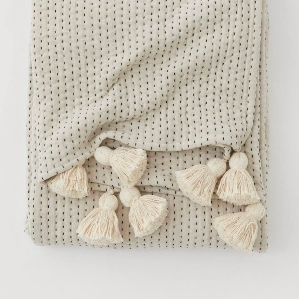 H&M Light Beige Patterned Throw Blanket with Tassels